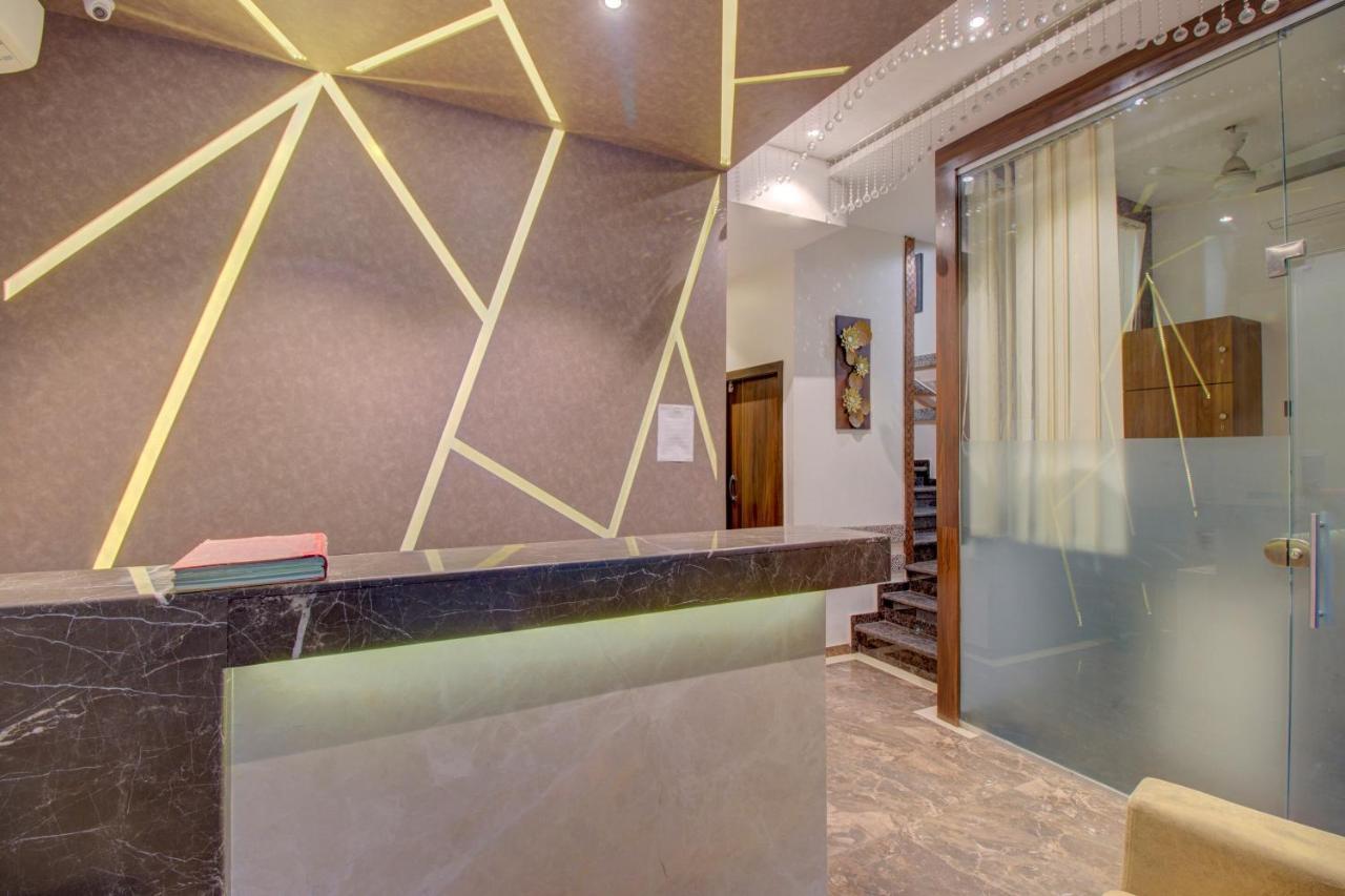 Oyo 76180 Hotel Meriton 孟买 外观 照片