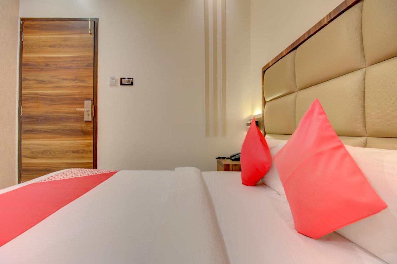 Oyo 76180 Hotel Meriton 孟买 外观 照片